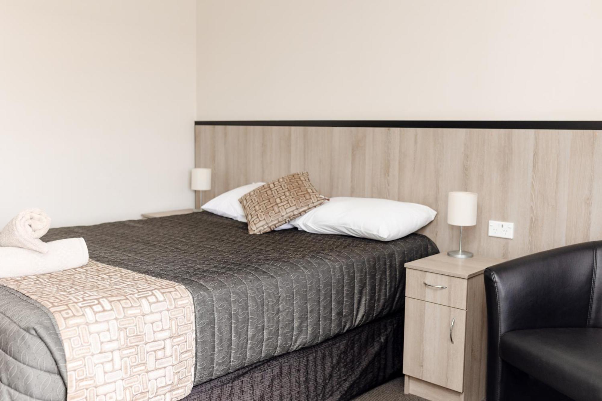Starline Motor Inn Miles 외부 사진