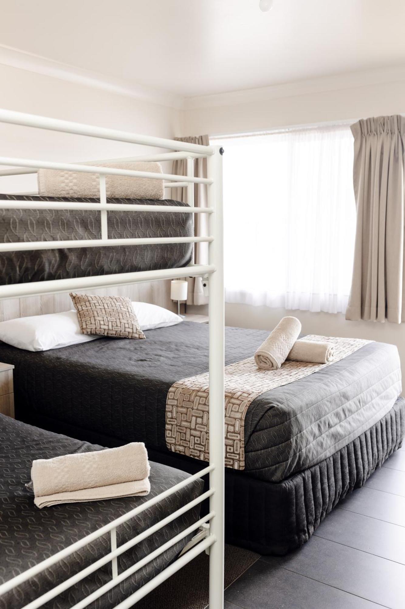 Starline Motor Inn Miles 외부 사진