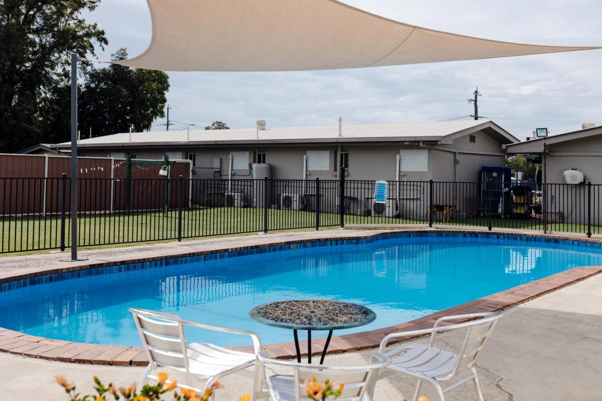 Starline Motor Inn Miles 외부 사진